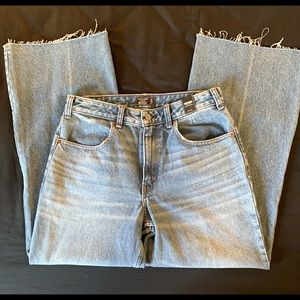 NWT- Abercrombie and Fitch Annie high rise wide leg crop jeans